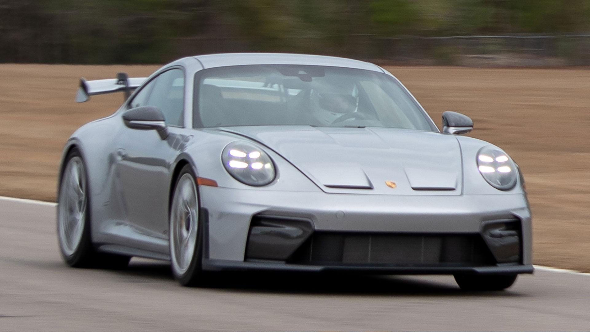 226 Porsche 911 GT