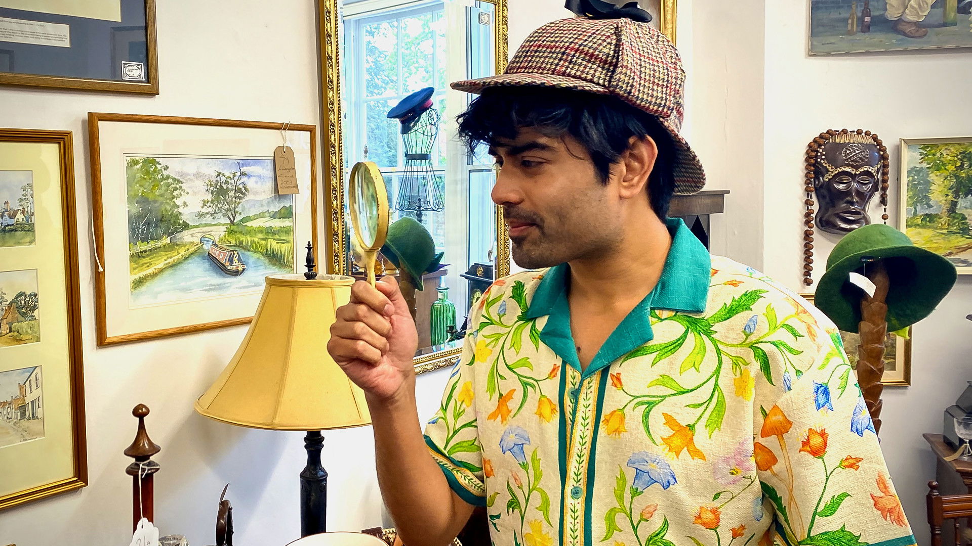 Sueños de neón y esquemas antiguos