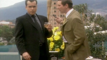 Mario advises Armando to compete with Nicol&aacute;s