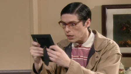 Hugo learns that In&eacute;s lent a suit to Sof&iacute;a