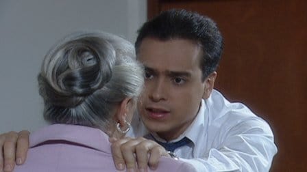 In&eacute;s encourages Armando to get Betty back