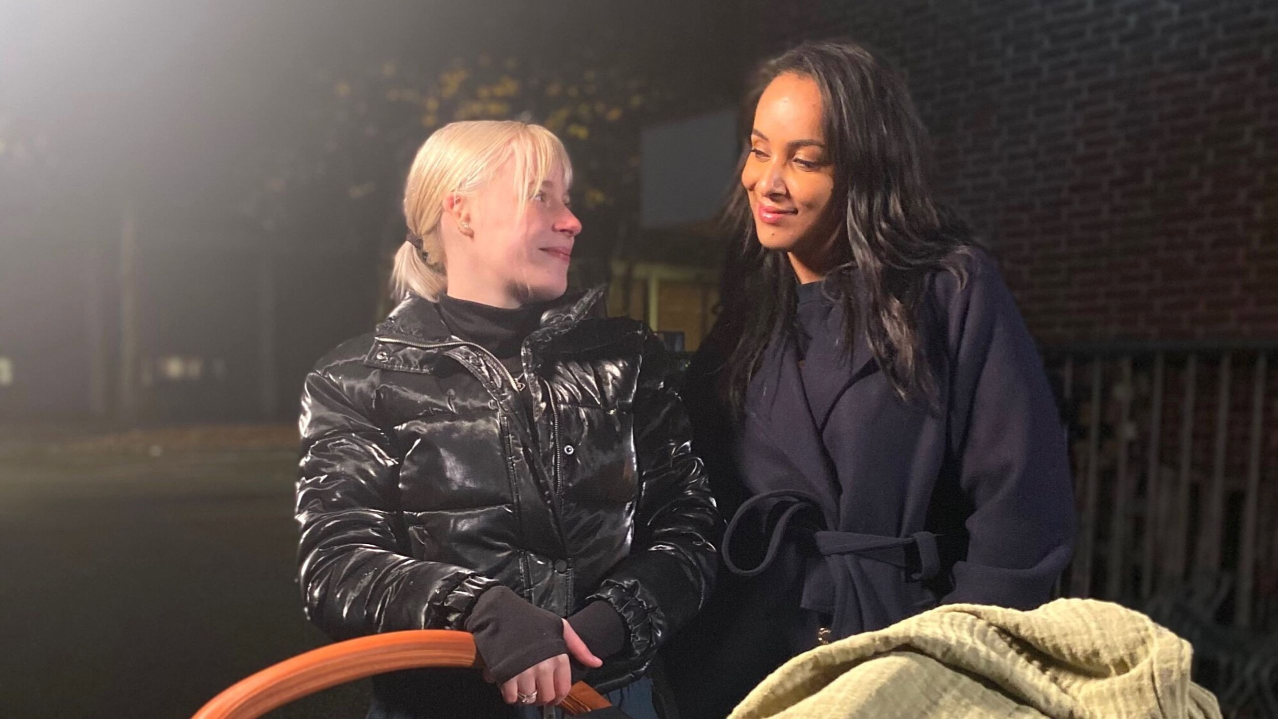 Larissa M and Heleen van Royen