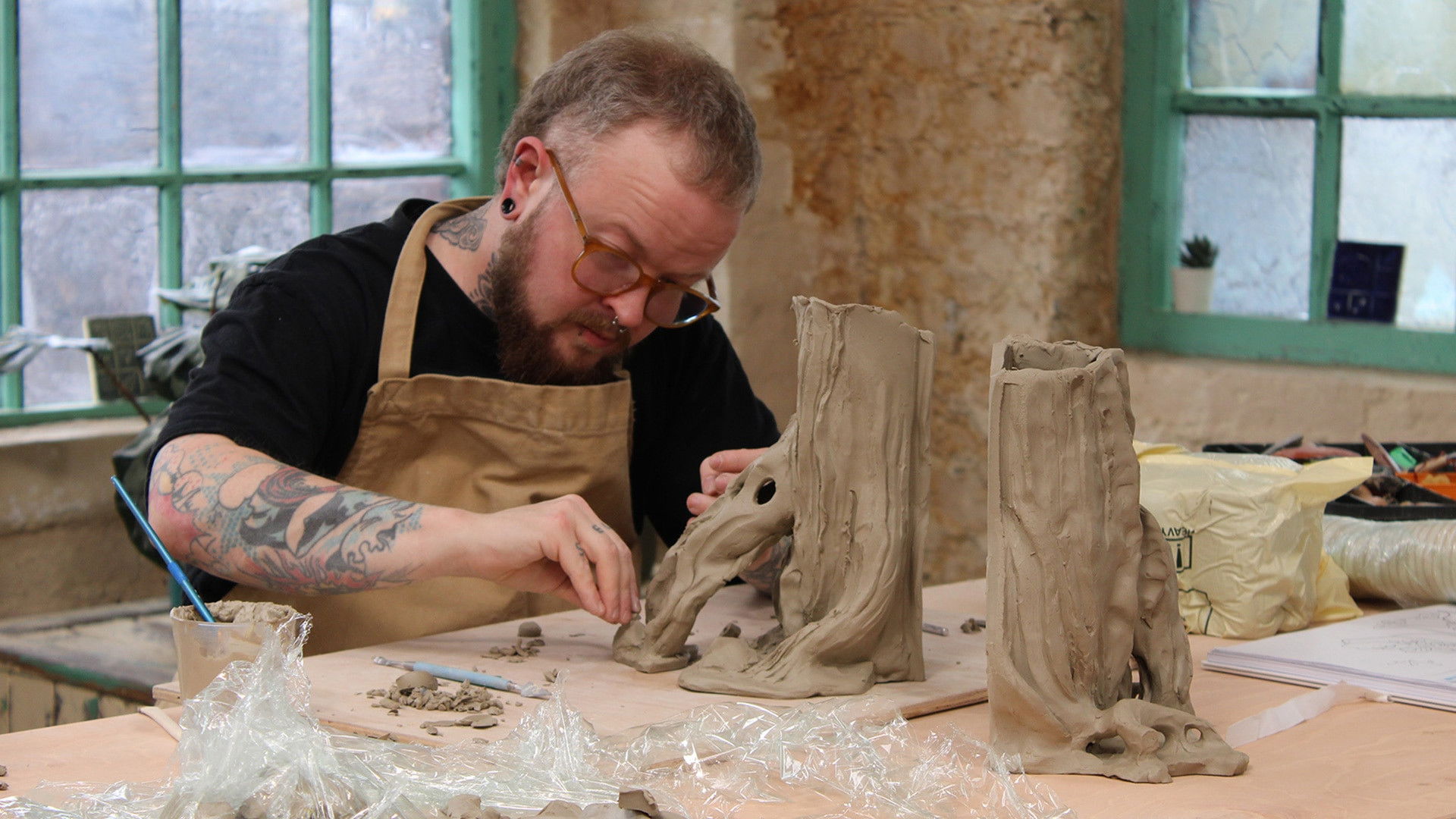 Bisagras y ladrillería