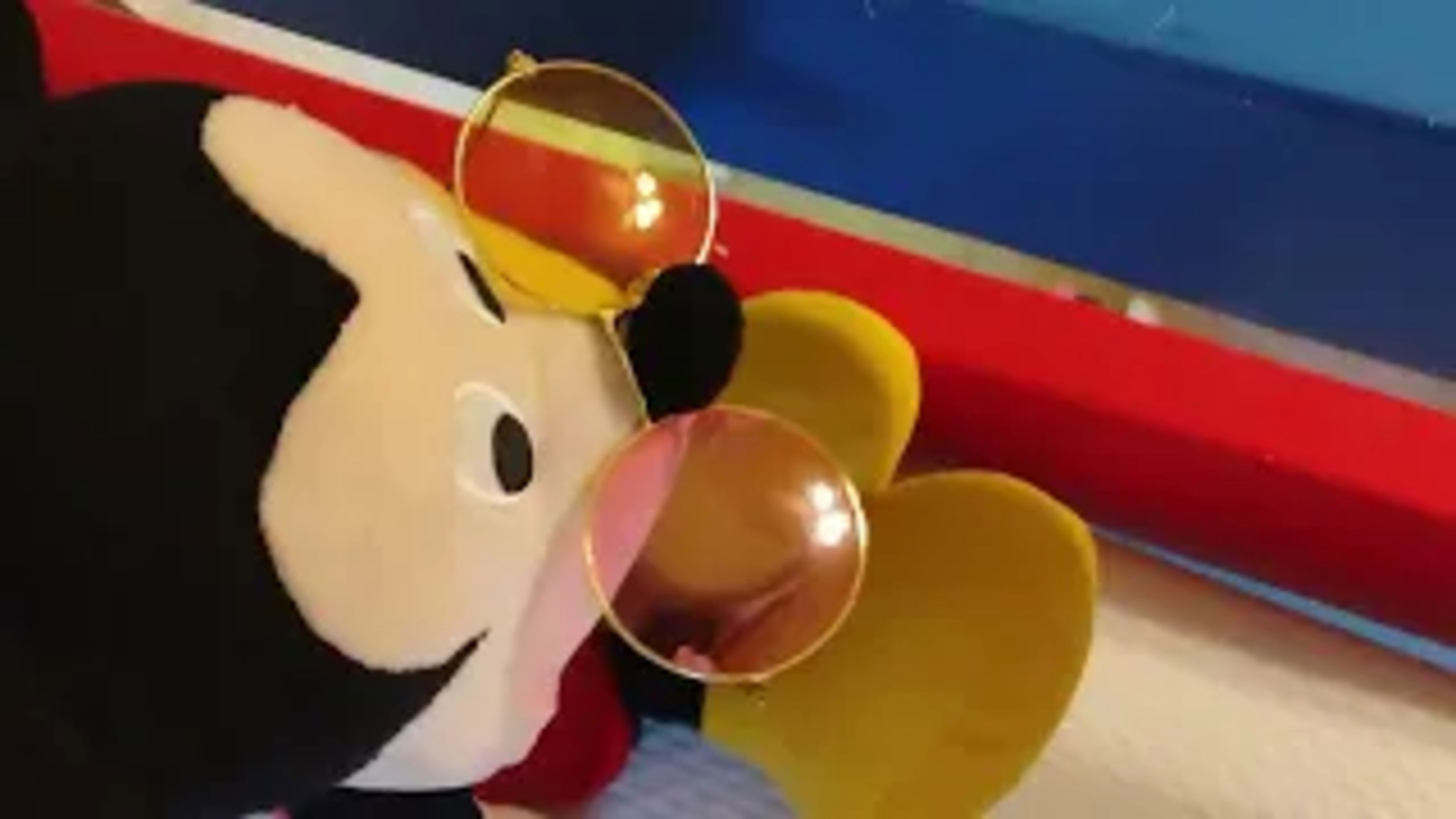 Pequeño Mickey consume drogas