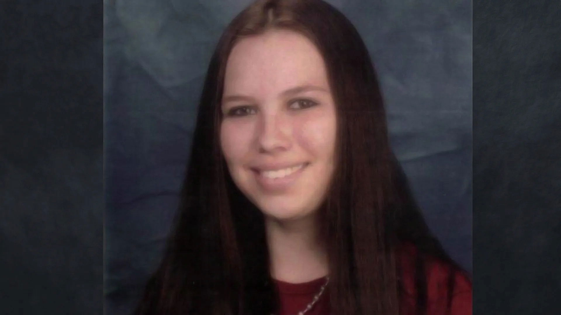 Solo en una casa grande y oscura