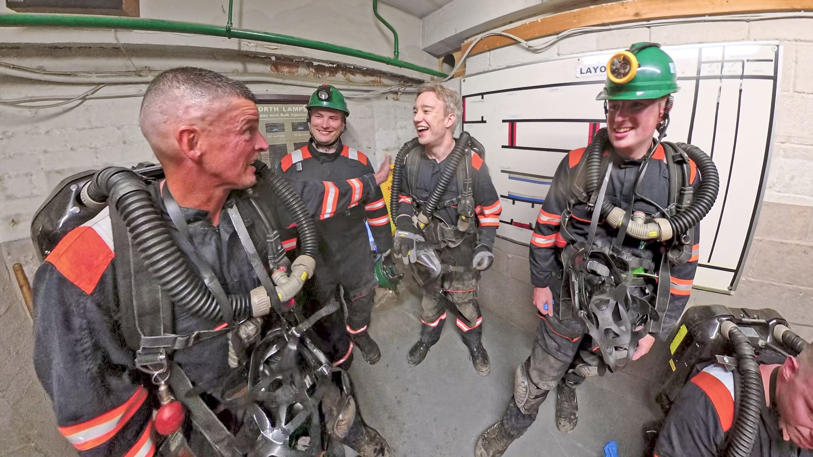 Estas personas caminan hacia desastres mineros