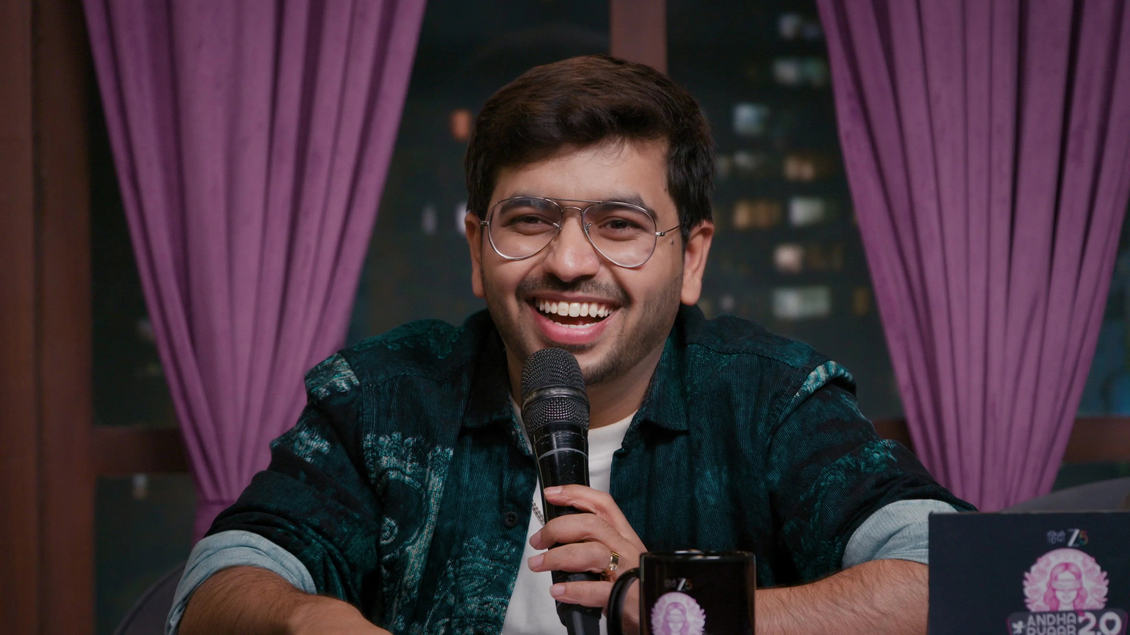 Gaurav en Foco, Onkar Toma Nota