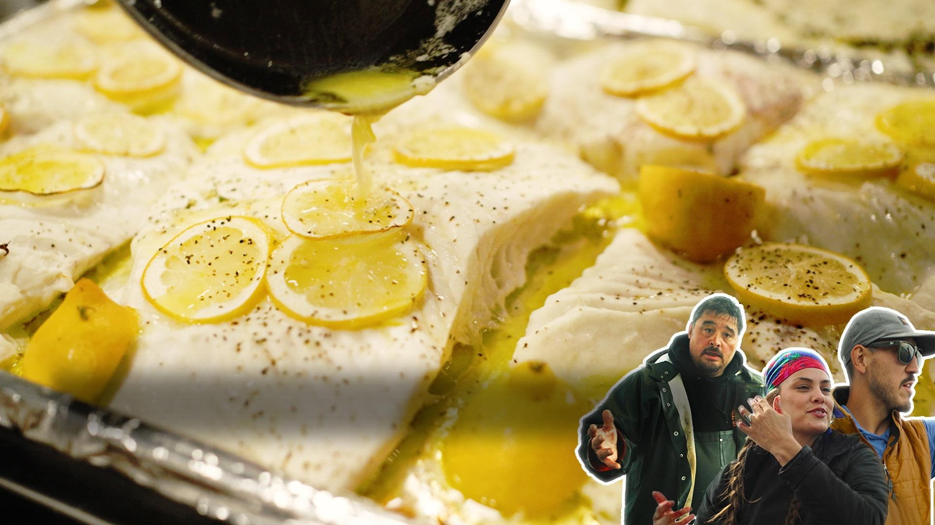 Cocinar halibut en una casa larga Haida