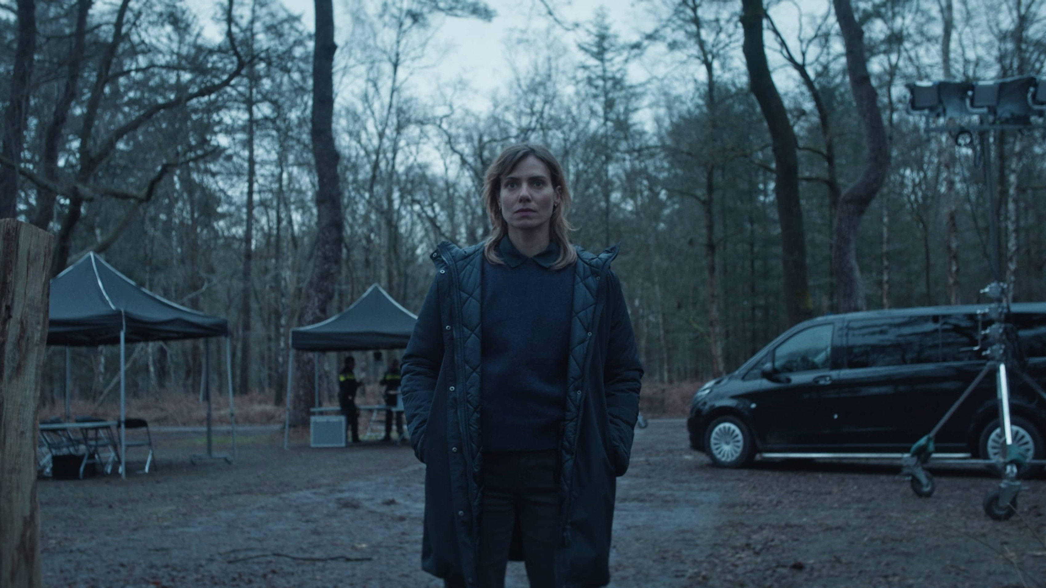 La niña en el bosque