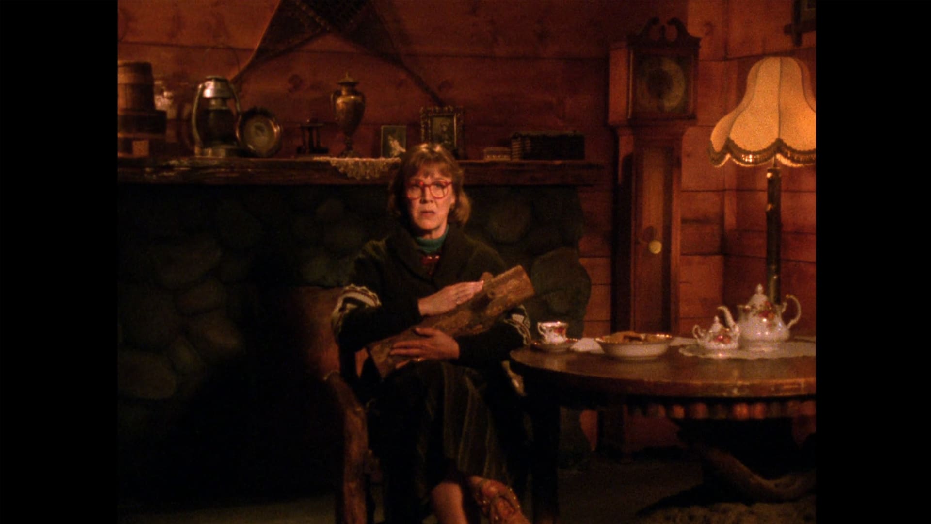 Log Lady Introduction - S1E1