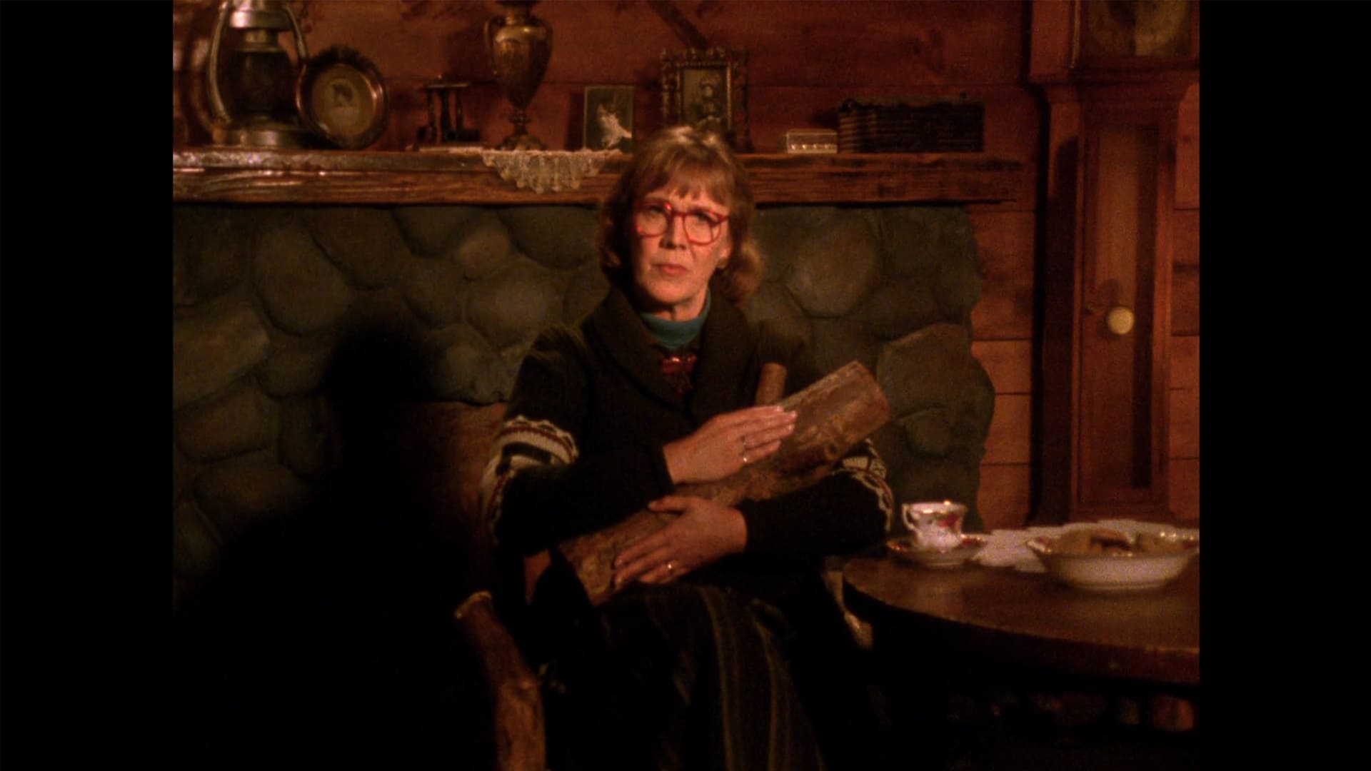 Log Lady Introduction - S1E2