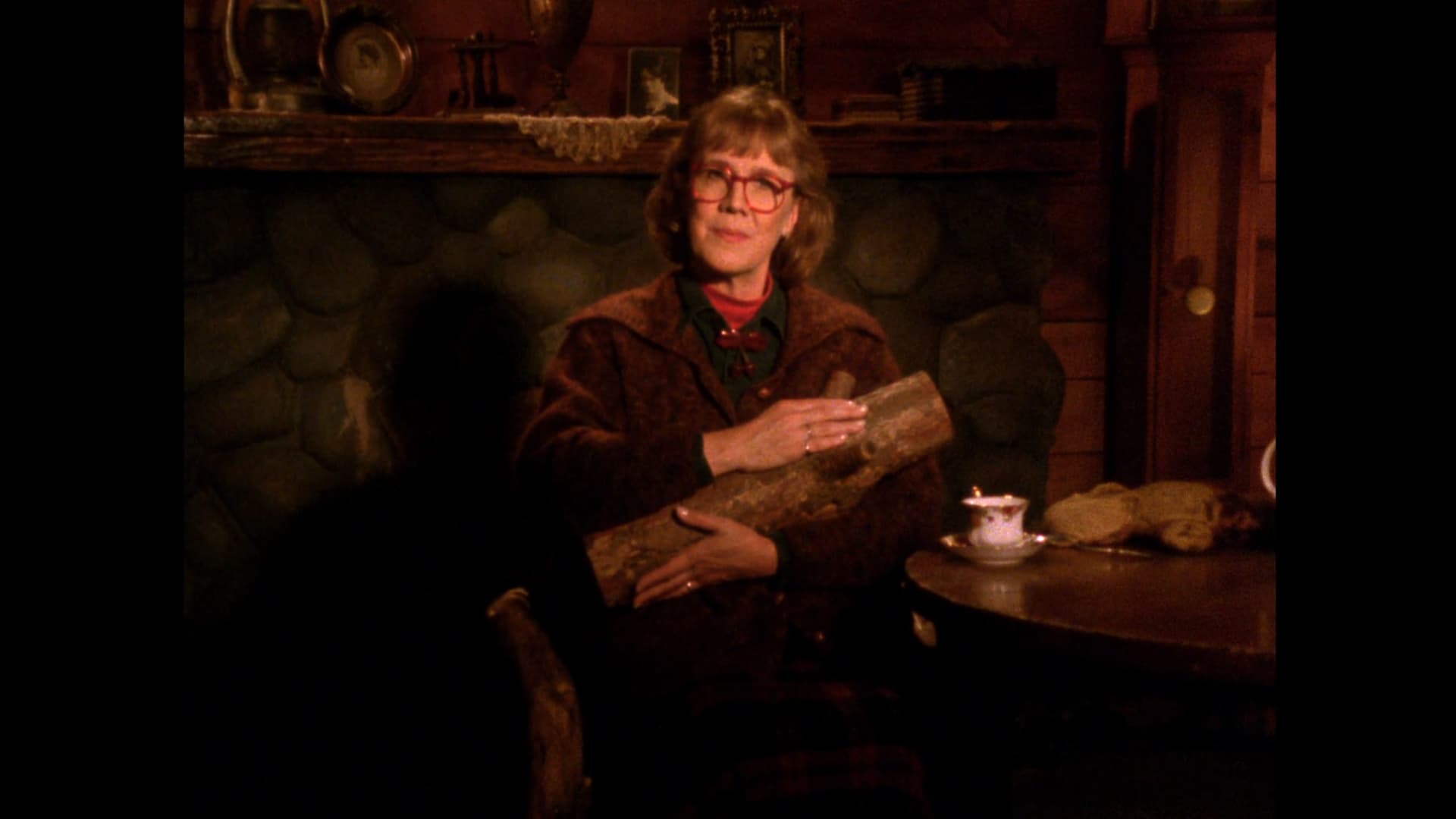 Log Lady Introduction - S2E