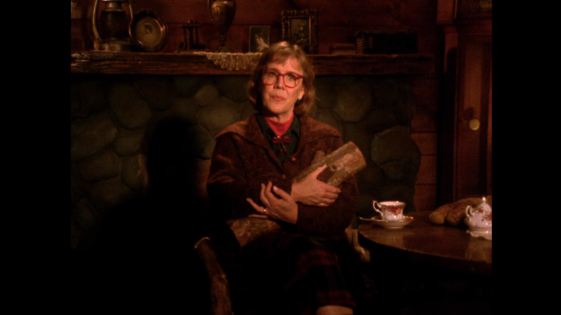 Log Lady Introduction - S2E