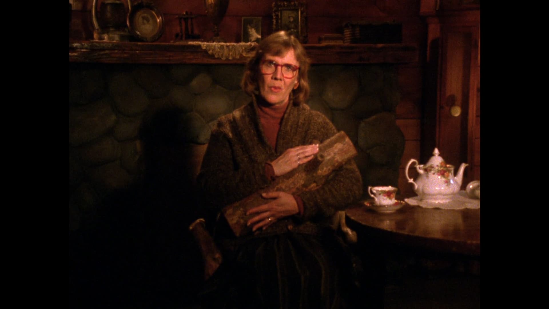 Log Lady Introduction - S2E1